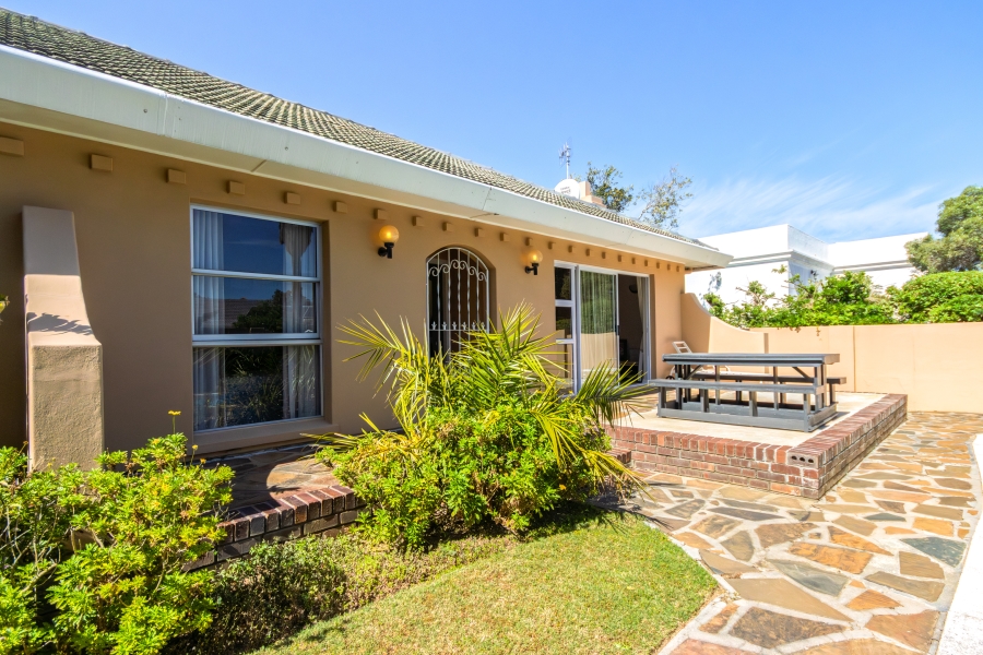 4 Bedroom Property for Sale in Morningside Western Cape